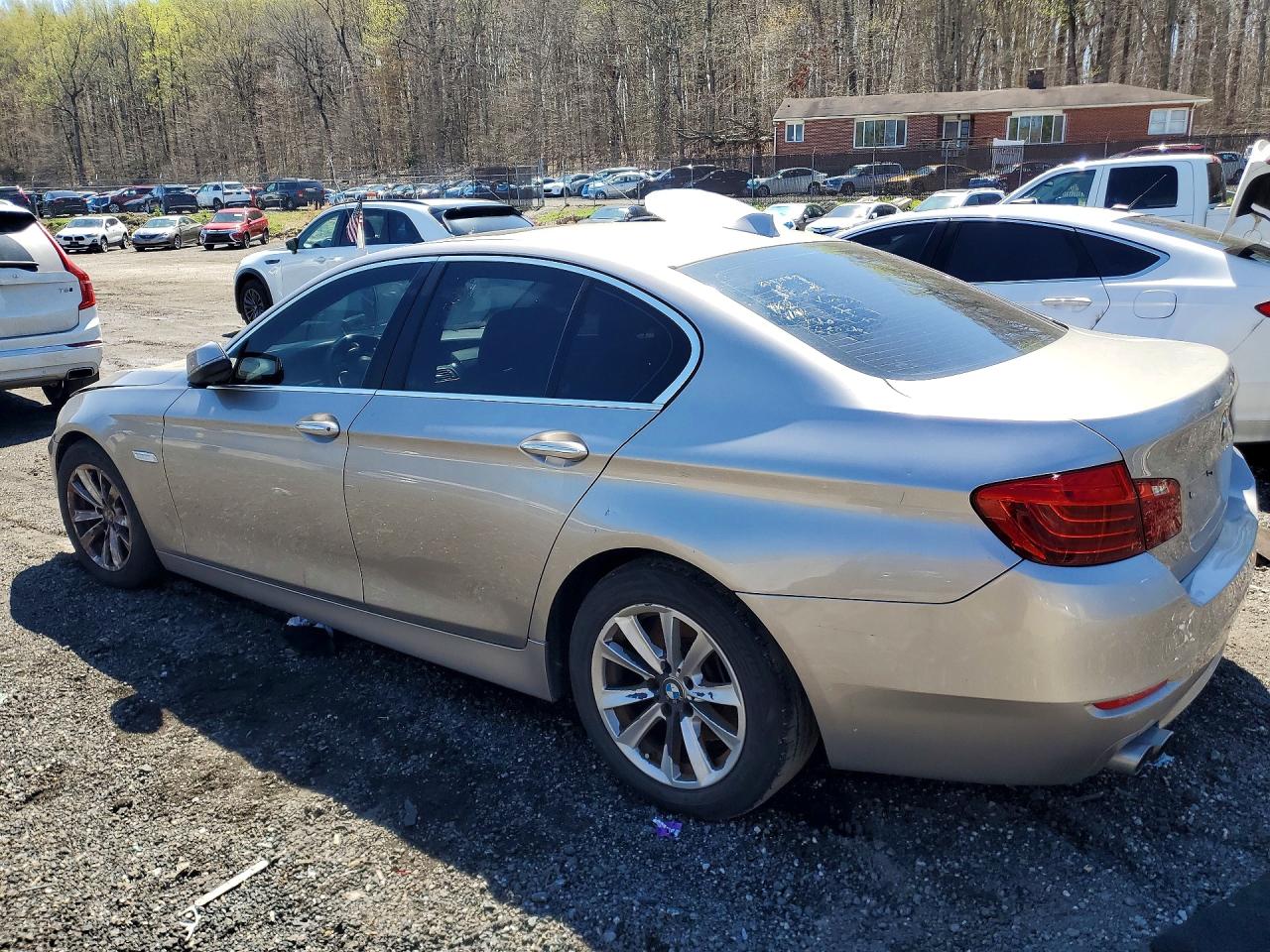 2016 BMW 5 series VIN WBA5A7C57GG644208 photo 2