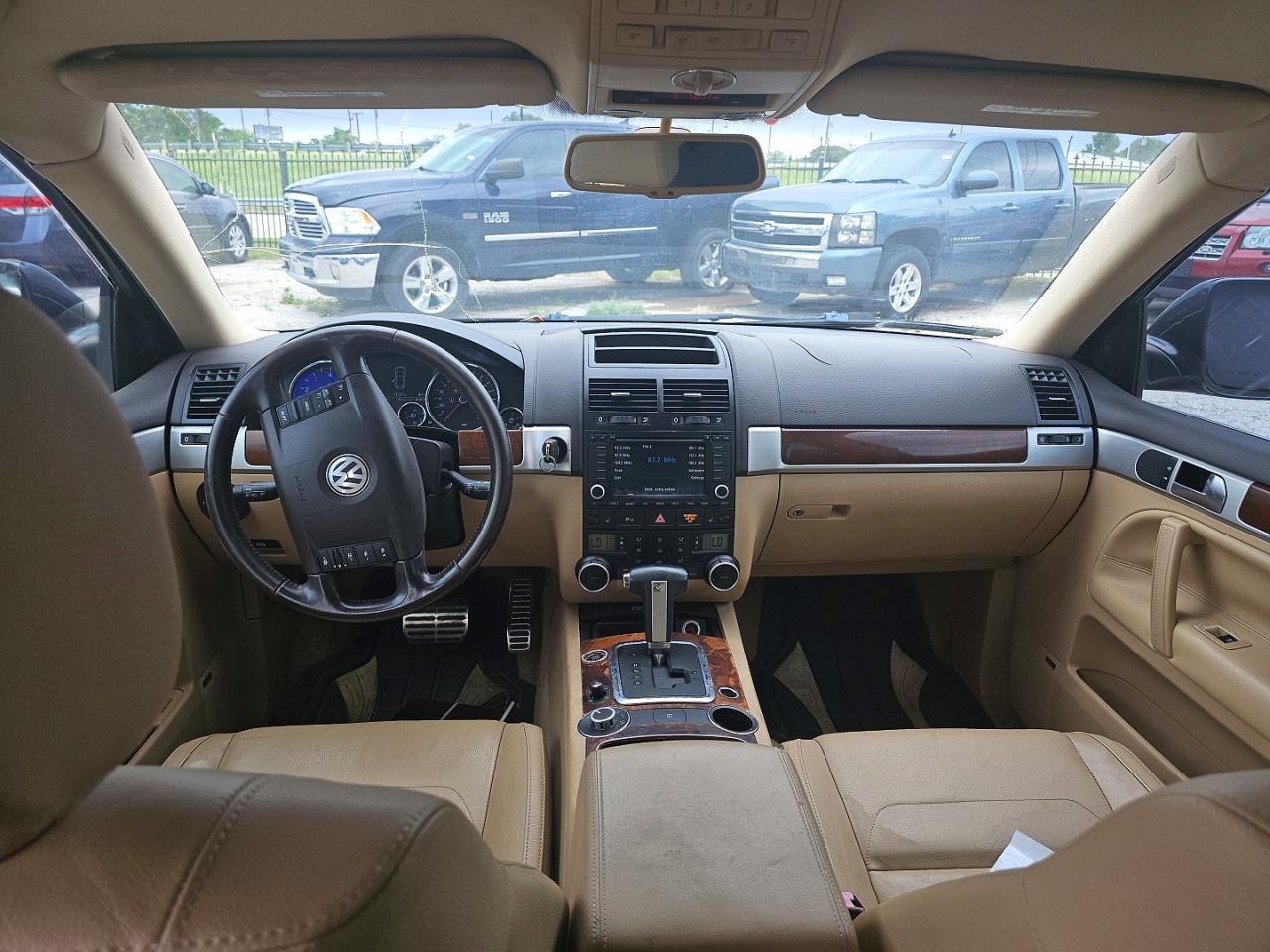2008 Volkswagen Touareg VIN WVGCB77L18D060577 photo 9