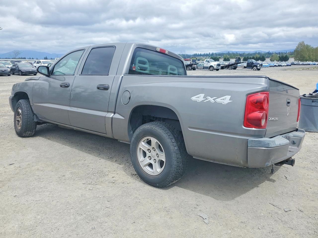 2005 DODGE Dakota VIN 1D7HW28KX5S338607 photo 2