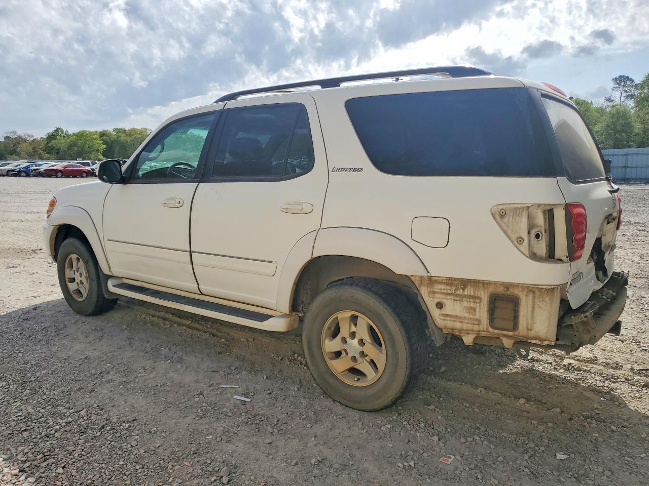 2002 Toyota Sequoia VIN 5TDBT48A92S071847 photo 2