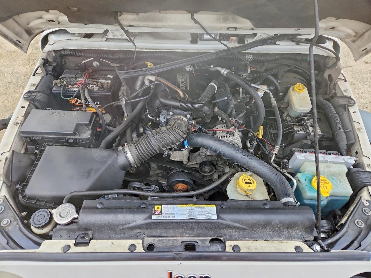 2008 Jeep Wrangler / VIN 1J4GA69198L640870 photo 12
