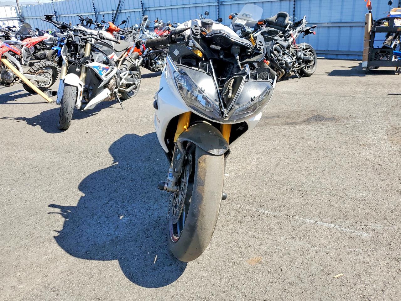 2014 TRIUMPH Daytona VIN SMTA02YK9EJ623237 photo 2