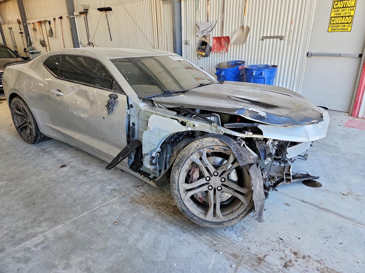 2018 Chevrolet Camaro VIN 1G1FE1R70J0158561 photo 4