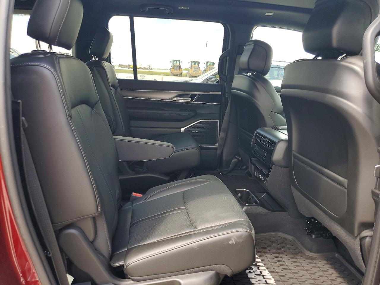 2026 Jeep Grand wago VIN 1C4SJVAP0TS168664 photo 11