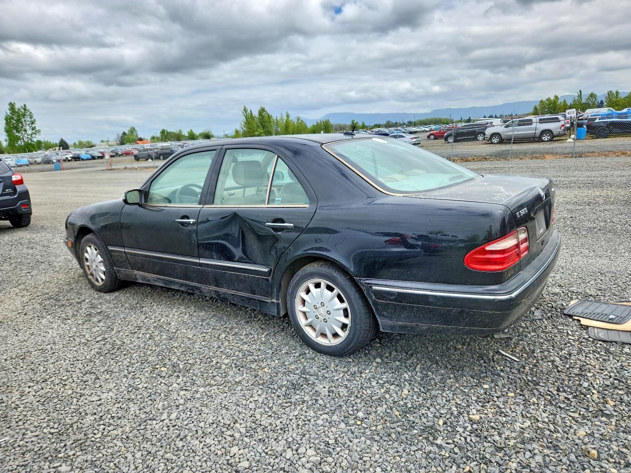 2000 Mercedes-Benz E-class VIN WDBJF82J3YX039044 photo 2