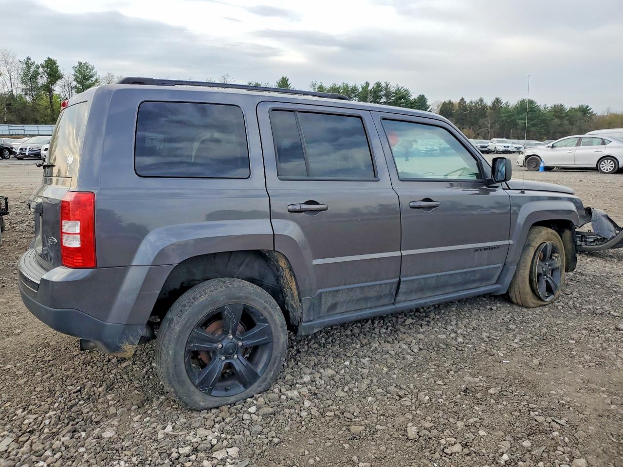 2015 JEEP Patriot VIN 1C4NJRBB2FD395256 photo 3