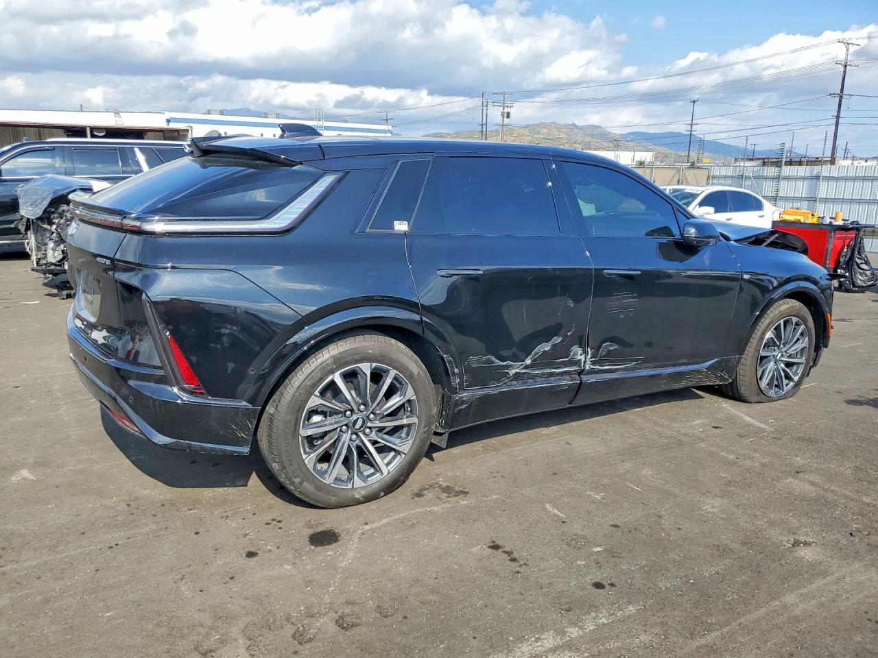 2025 Cadillac All other VIN 1GYKPURK6SZ317077 photo 3