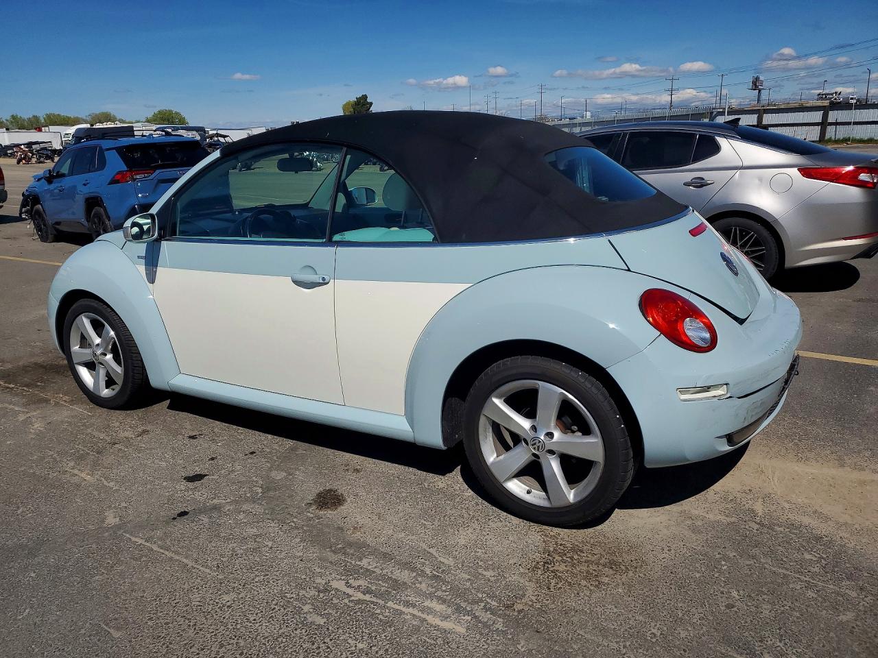 2010 Volkswagen Beetle VIN 3VWRG3AL0AM010908 photo 2