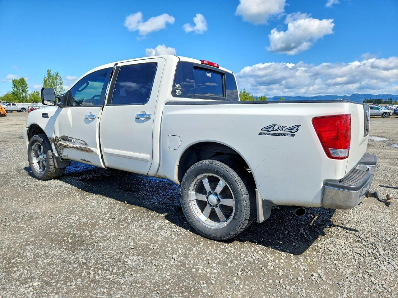 2005 Nissan TITAN VIN 1N6AA07BX5N517547 photo 2