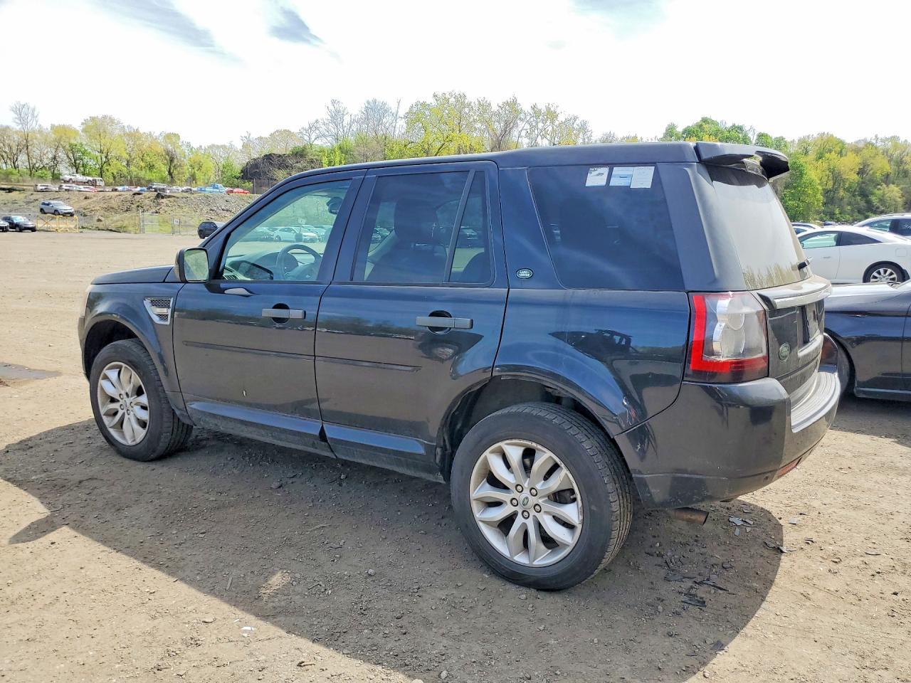 2011 Land Lr2 VIN SALFR2BN7BH246836 photo 2