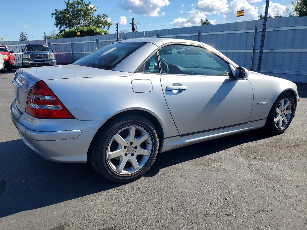 2004 Mercedes-Benz Slk-class VIN WDBKK49F34F306287 photo 3