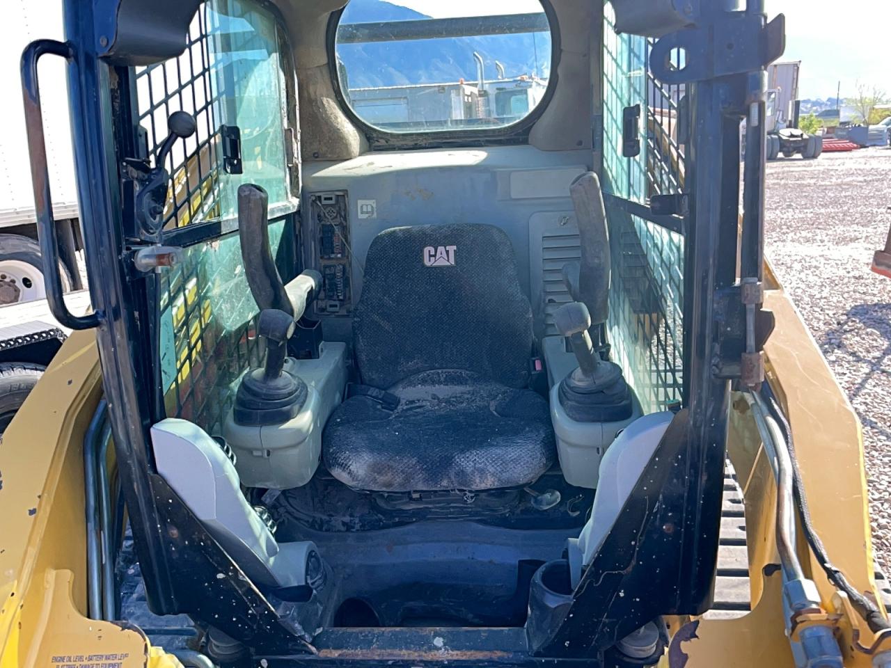 2011 Caterpillar All models VIN CAT0289CCJMP02077 photo 5