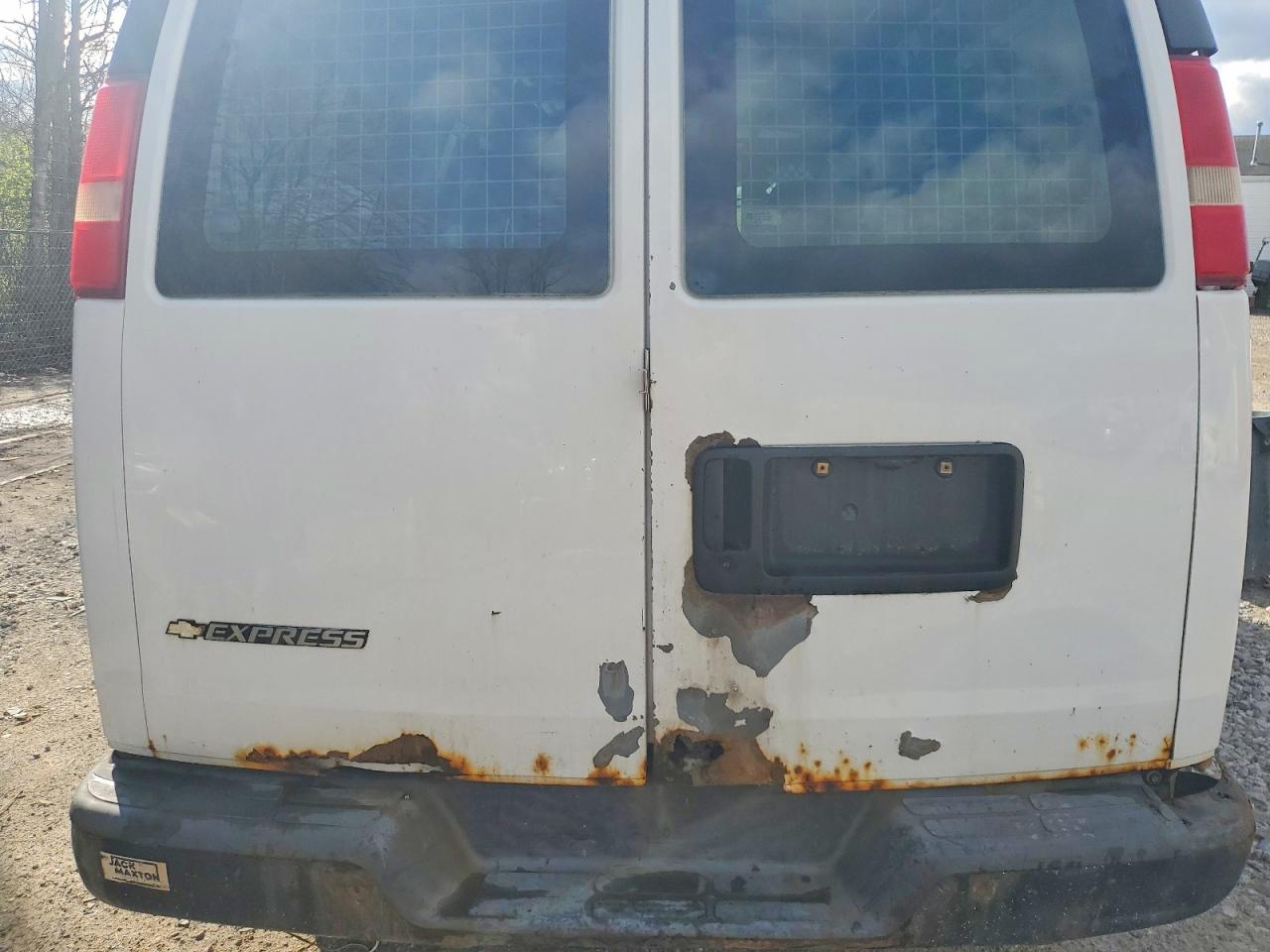 2007 CHEV Express VIN 1GCGG25V271241508 photo 10