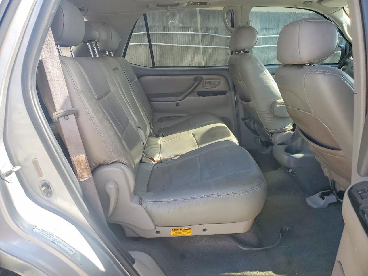 2002 Toyota Sequoia VIN 5TDZT34A52S061556 photo 10