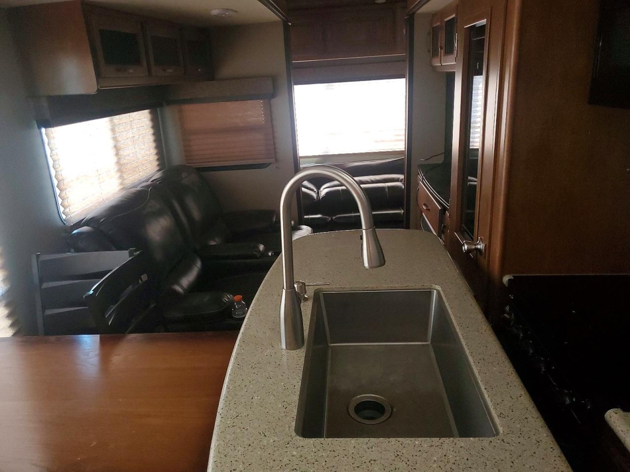 2017 GRAND Reflection VIN 573FR3320H3311056 photo 6