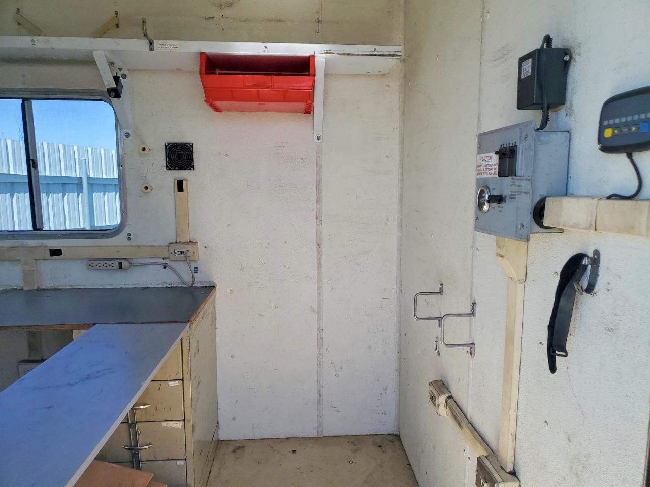 2000 FEATHERLITE Utility VIN 4FGL0112XYC028315 photo 5