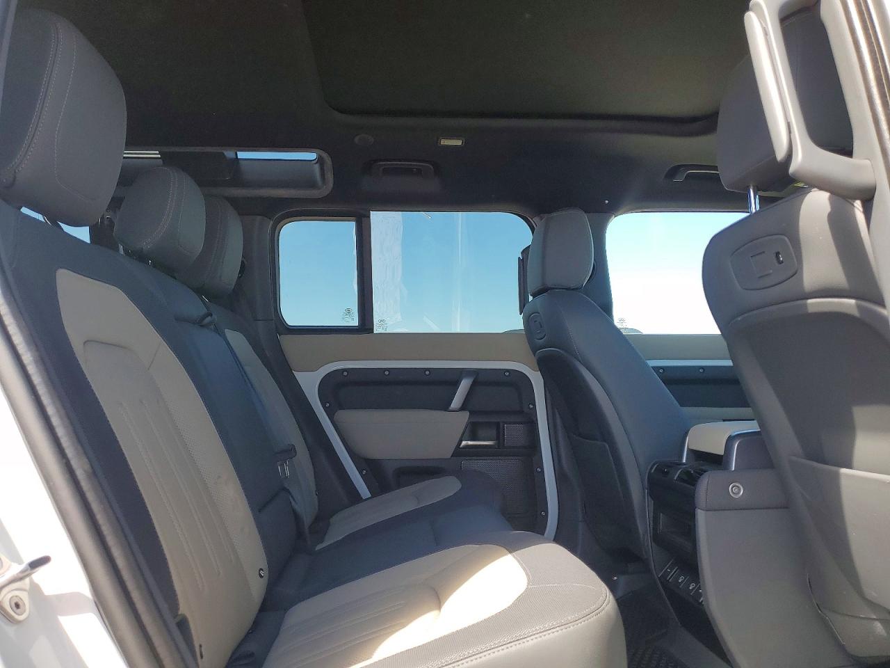 2022 LAND Defender VIN SALE27RU1N2094506 photo 11