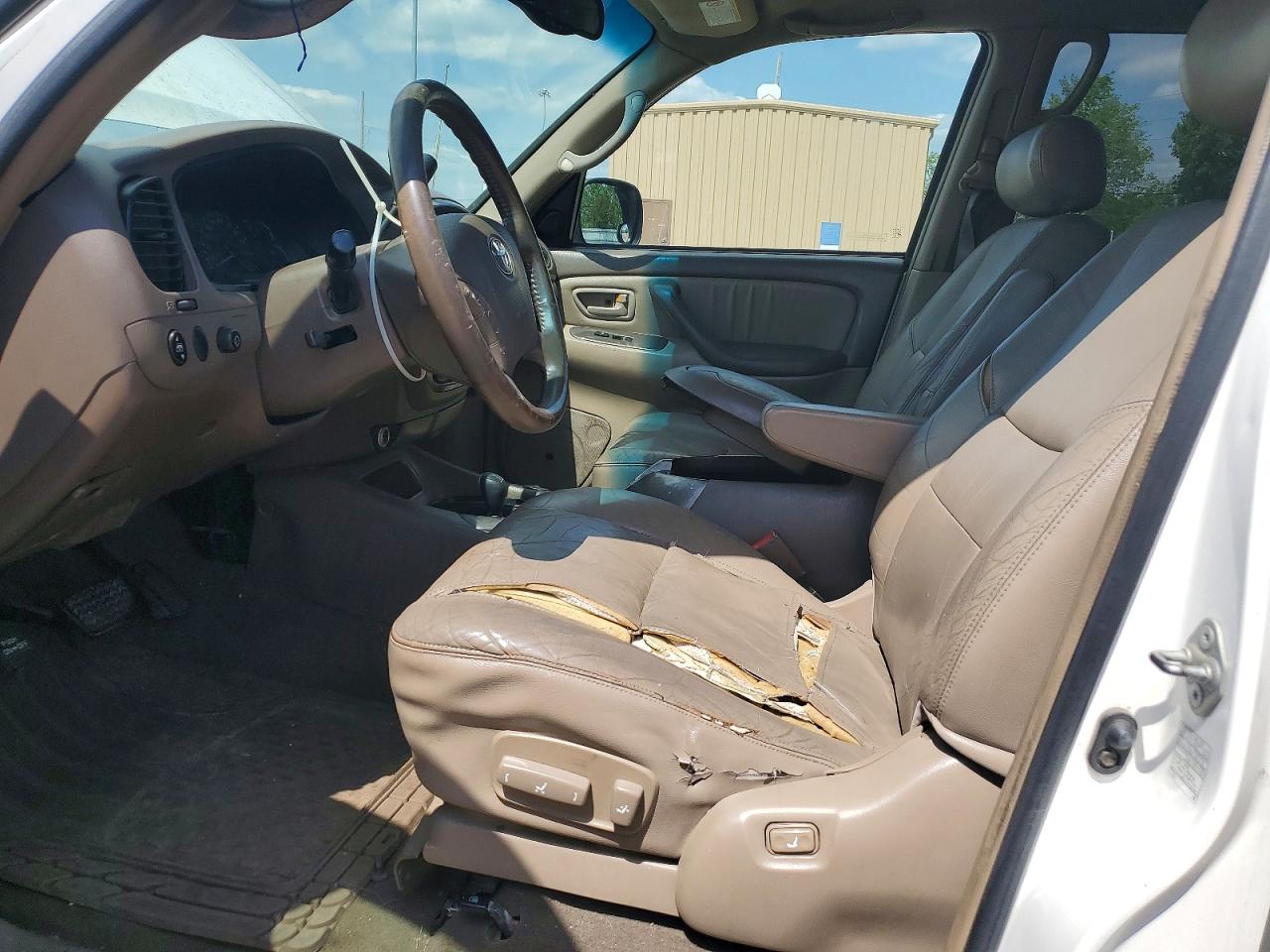 2004 Toyota Sequoia VIN 5TDBT48A94S221135 photo 7