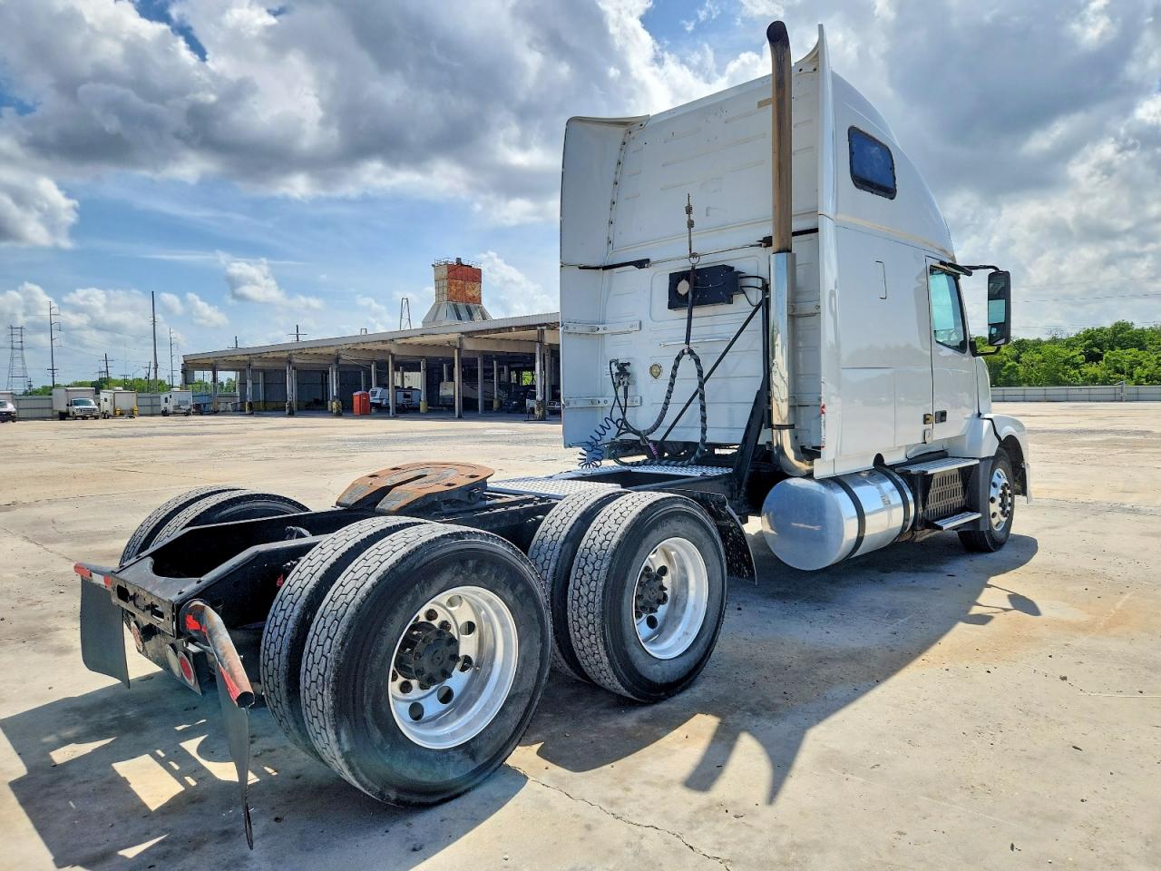 2012 Volvo Vn VIN 4V4NC9TH9CN550148 photo 4