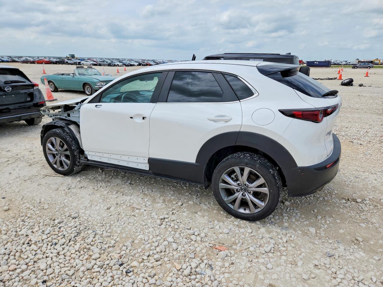 2021 Mazda Cx30 VIN 3MVDMBBL0MM214822 photo 2