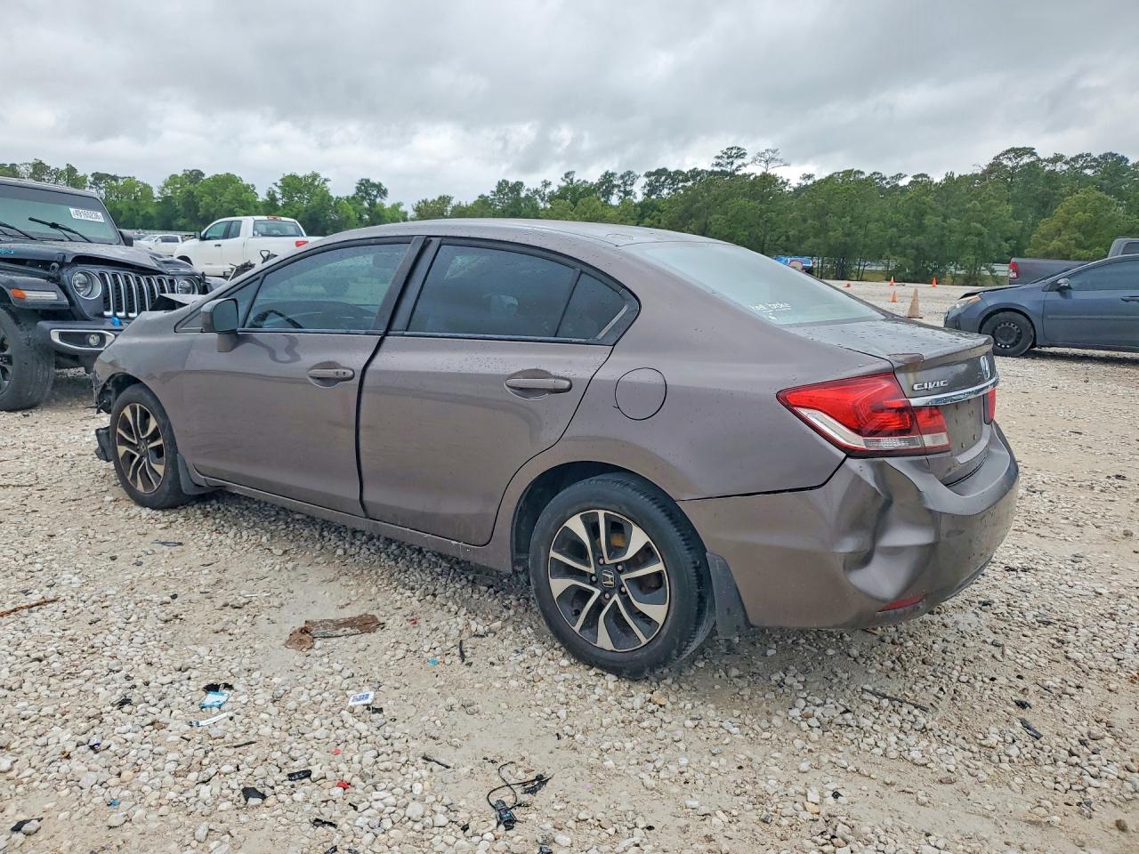 2015 Honda Civic VIN 19XFB2F86FE046686 photo 2
