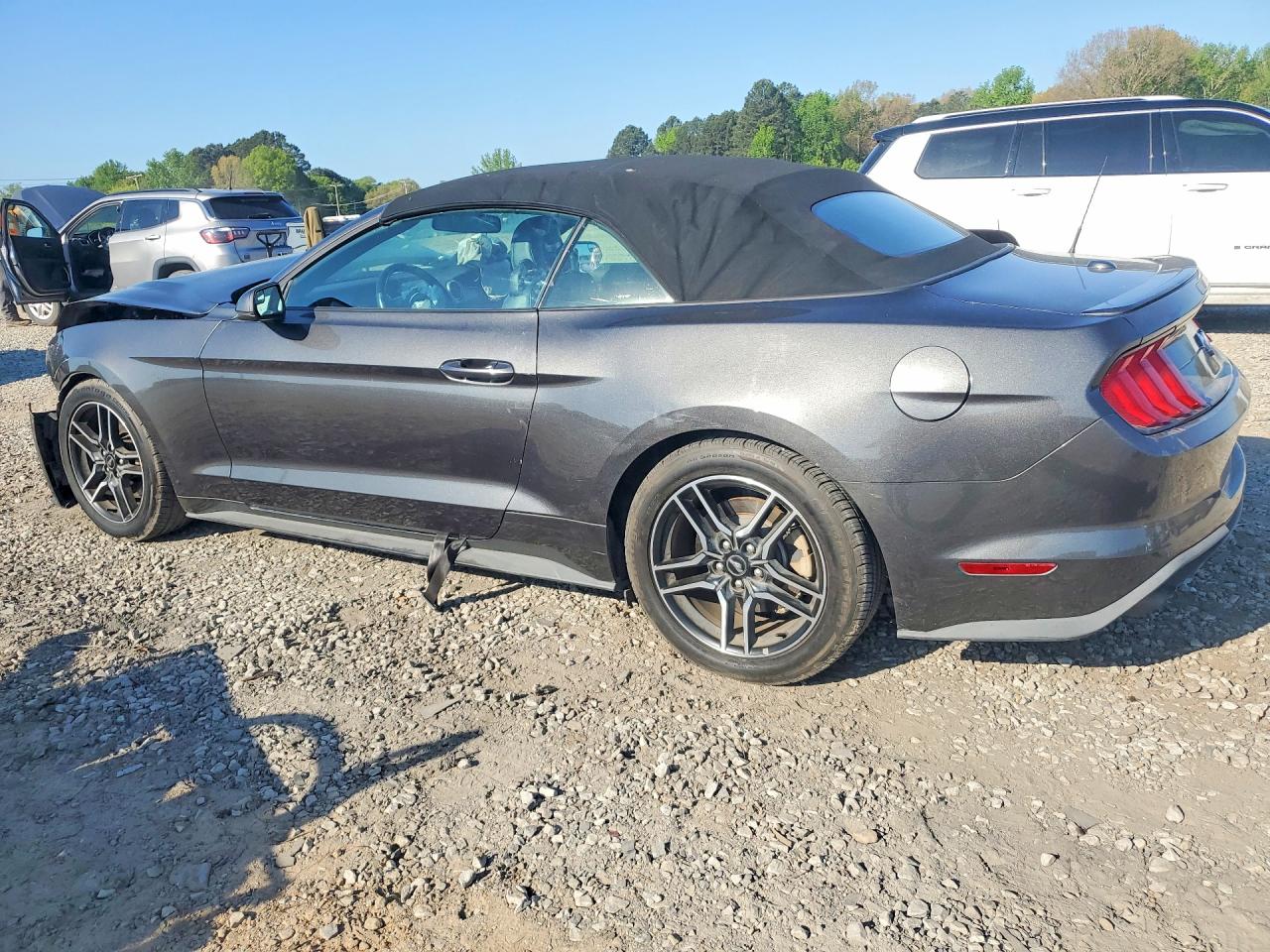 2019 Ford Mustang VIN 1FATP8UH3K5106512 photo 2
