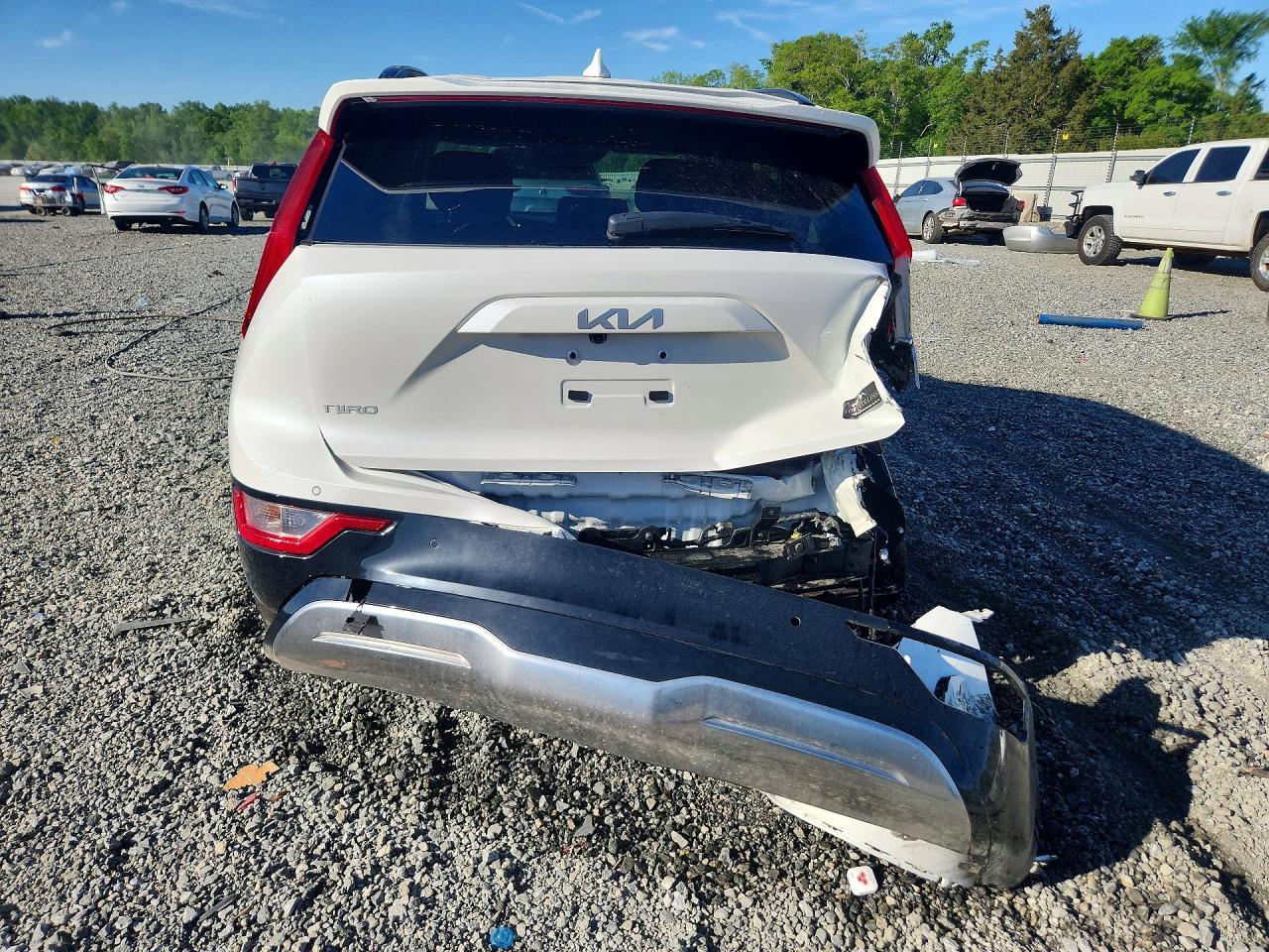 2025 Kia Niro VIN KNDCR3L13S5142390 photo 6