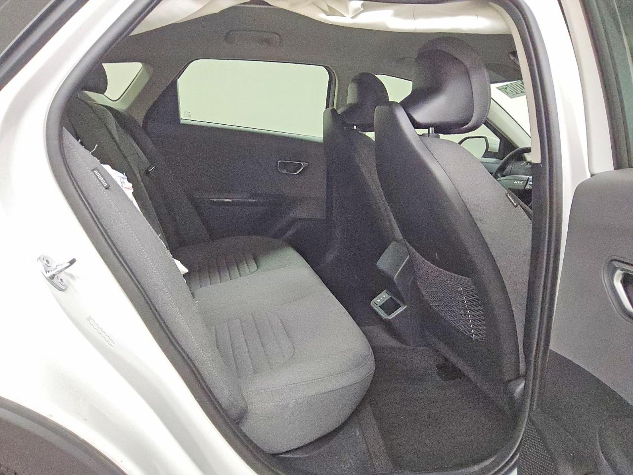 2025 Kia All other VIN 3KPFU4DE3SE242125 photo 10
