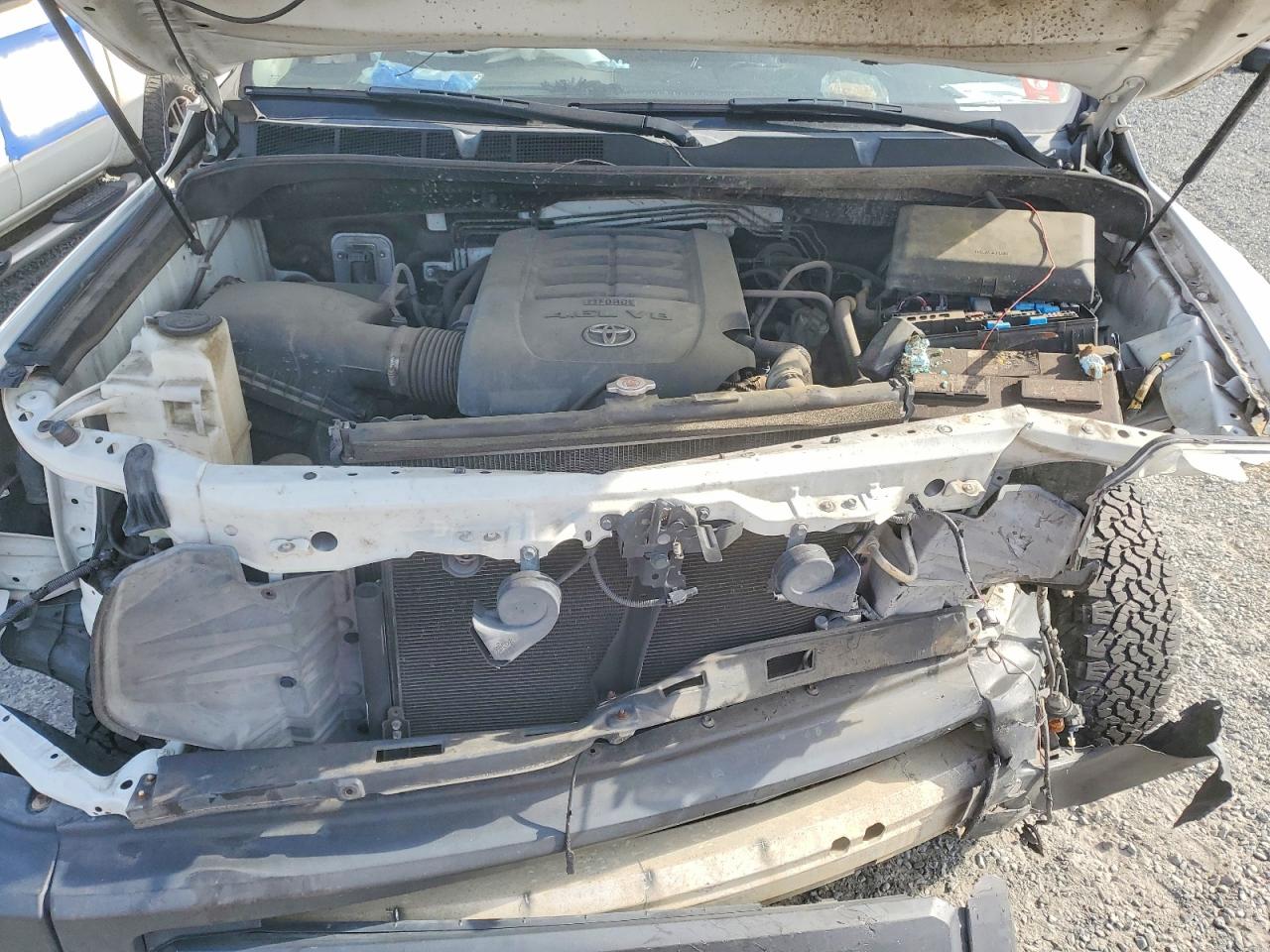 2018 Toyota Tundra VIN 5TFRM5F19JX126262 photo 11