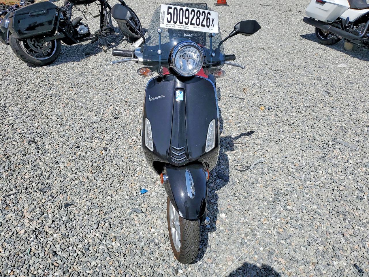 2015 Vespa Scooter VIN ZAPM818GXF5101851 photo 2