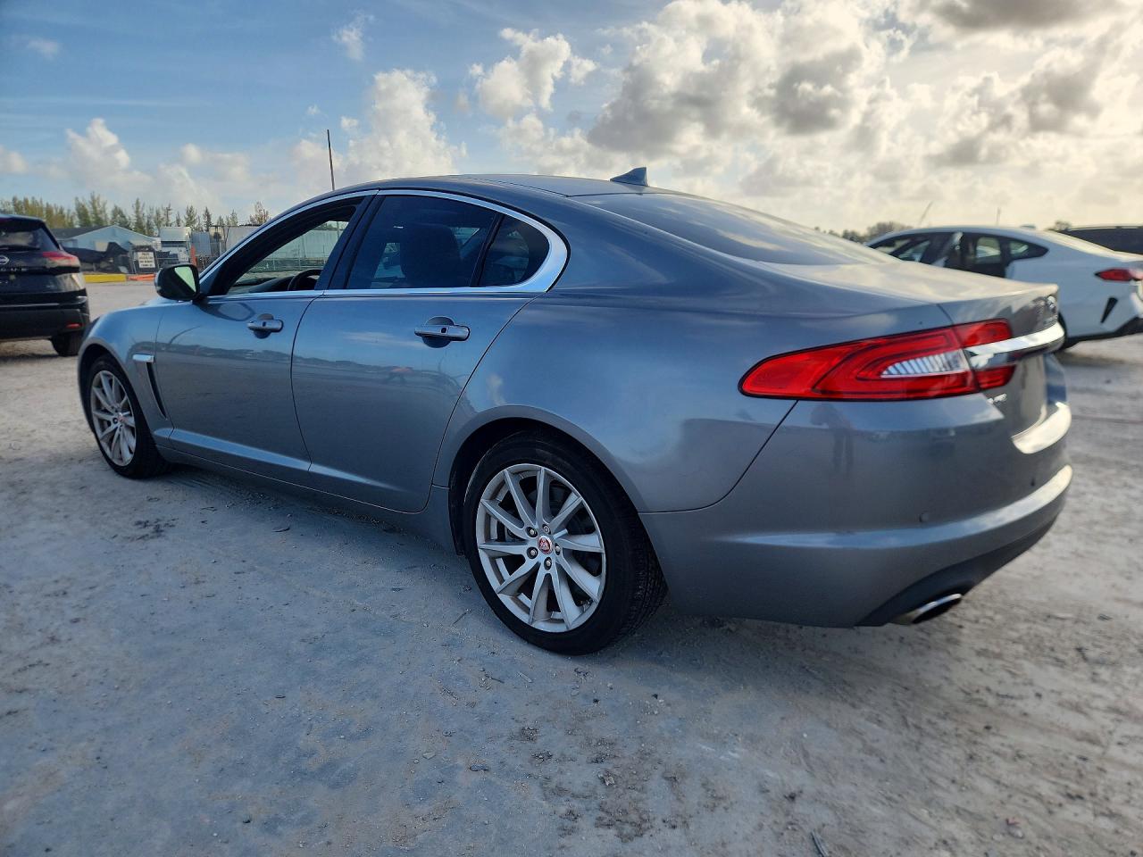 2015 Jaguar Xf VIN SAJWA0FSXFPU50496 photo 2