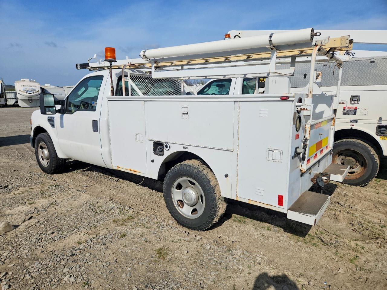 2008 Ford F350 VIN 1FDWF30548EC54908 photo 2