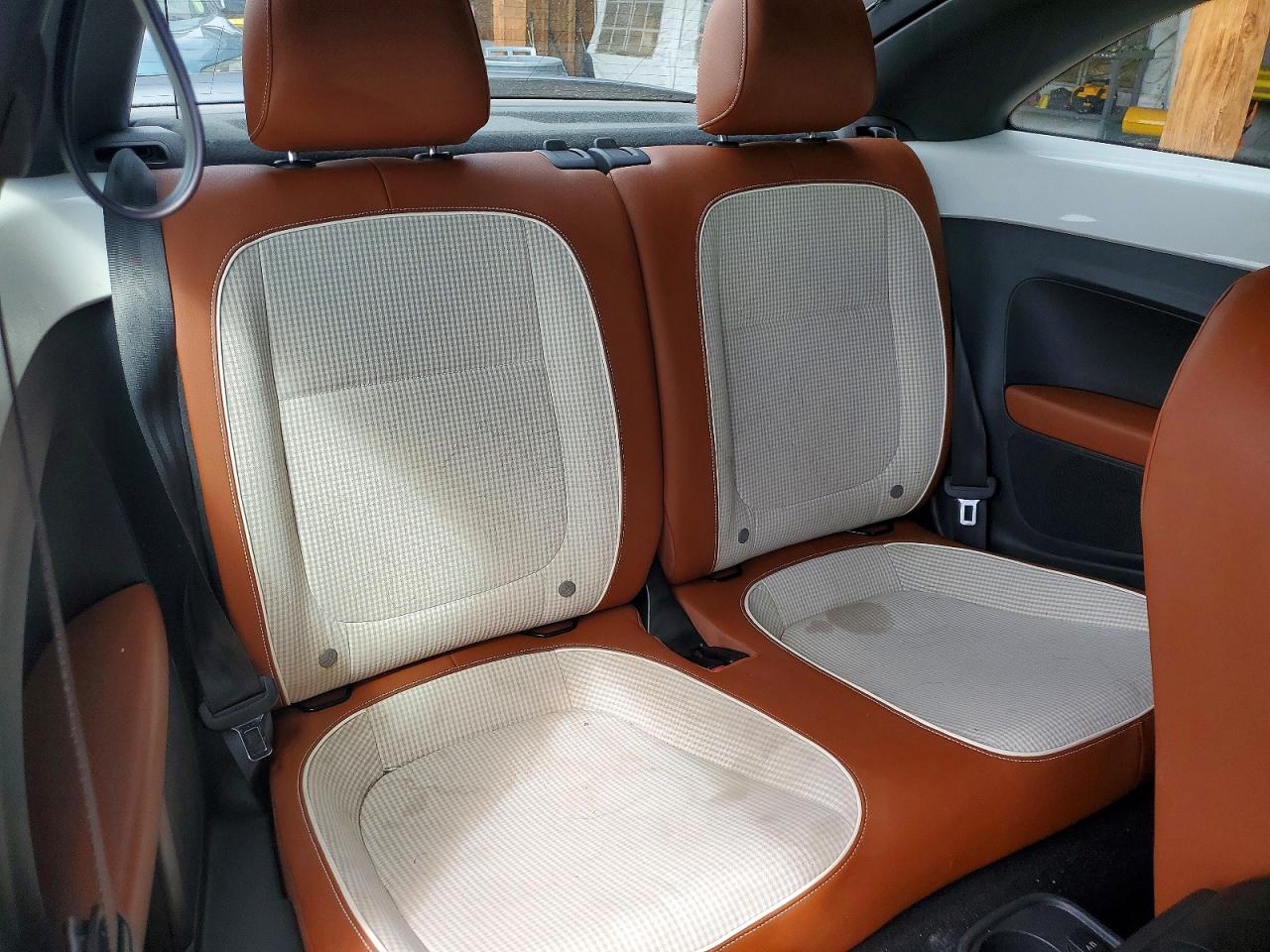 2016 Volkswagen Beetle VIN 3VWF17AT5GM627807 photo 10