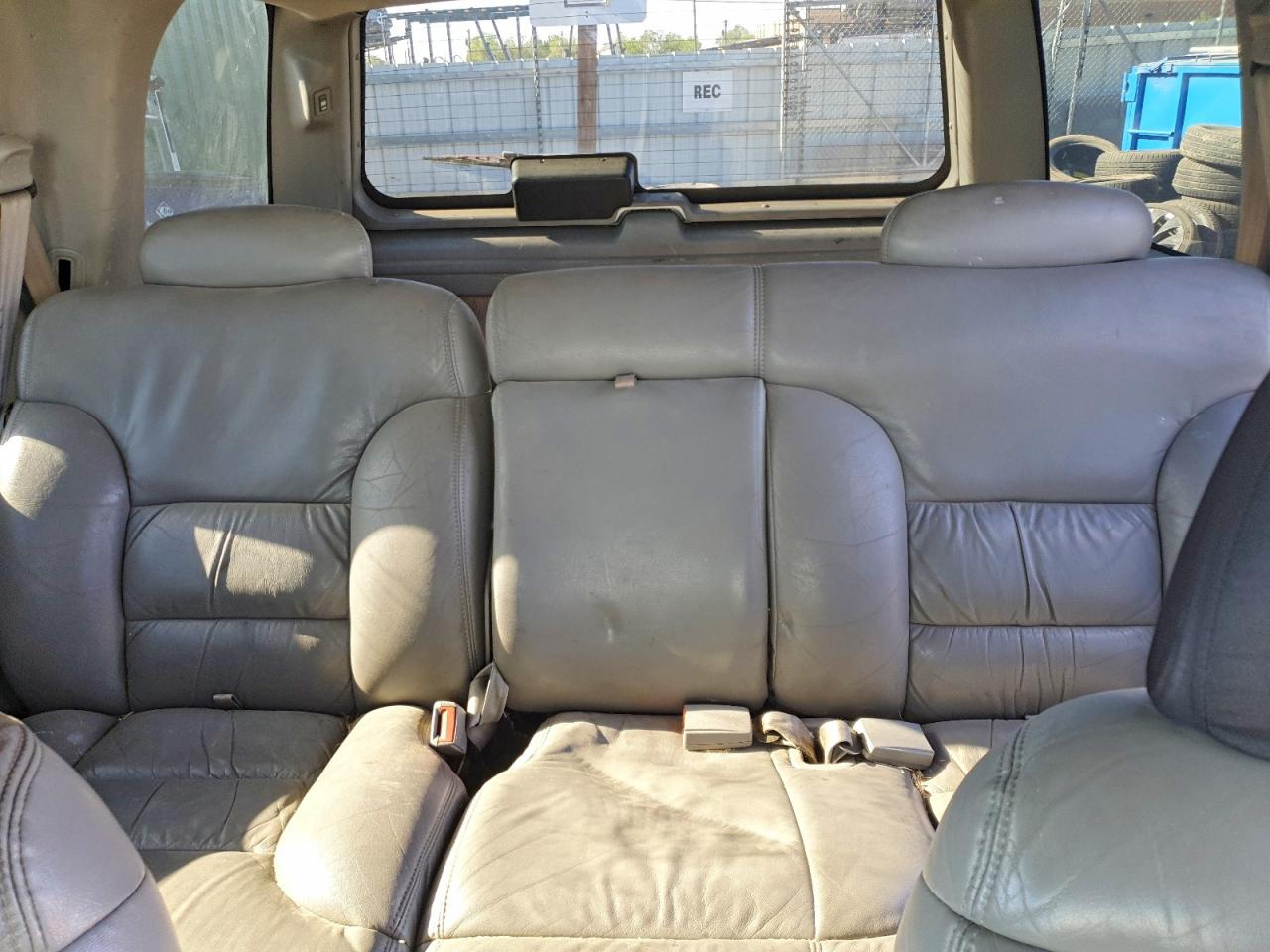 1998 GMC Yukon VIN 1GKEK13RXWJ721854 photo 10