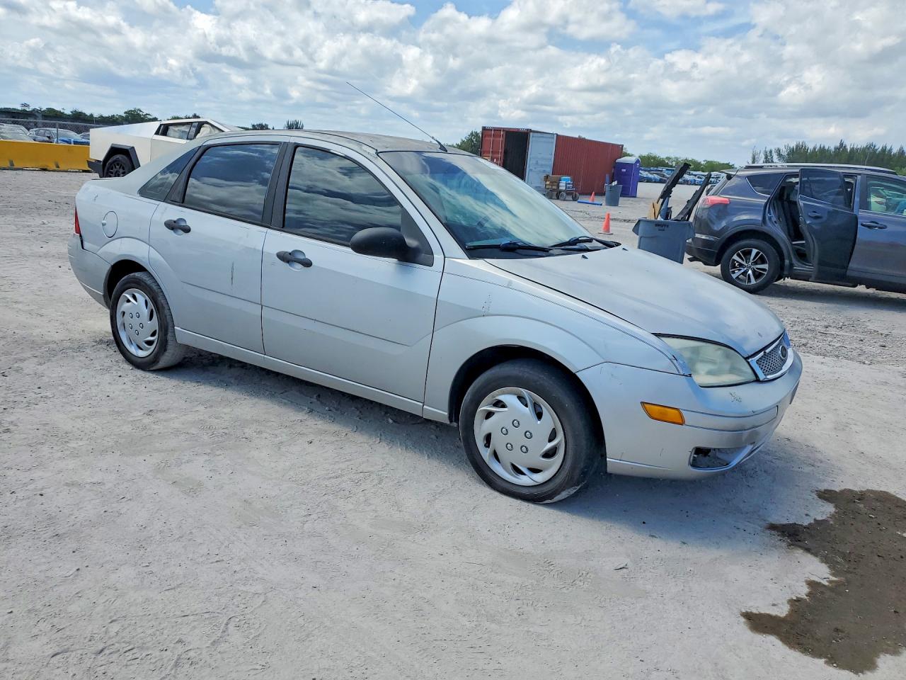2007 Ford Focus VIN 1FAHP34N57W341817 photo 4
