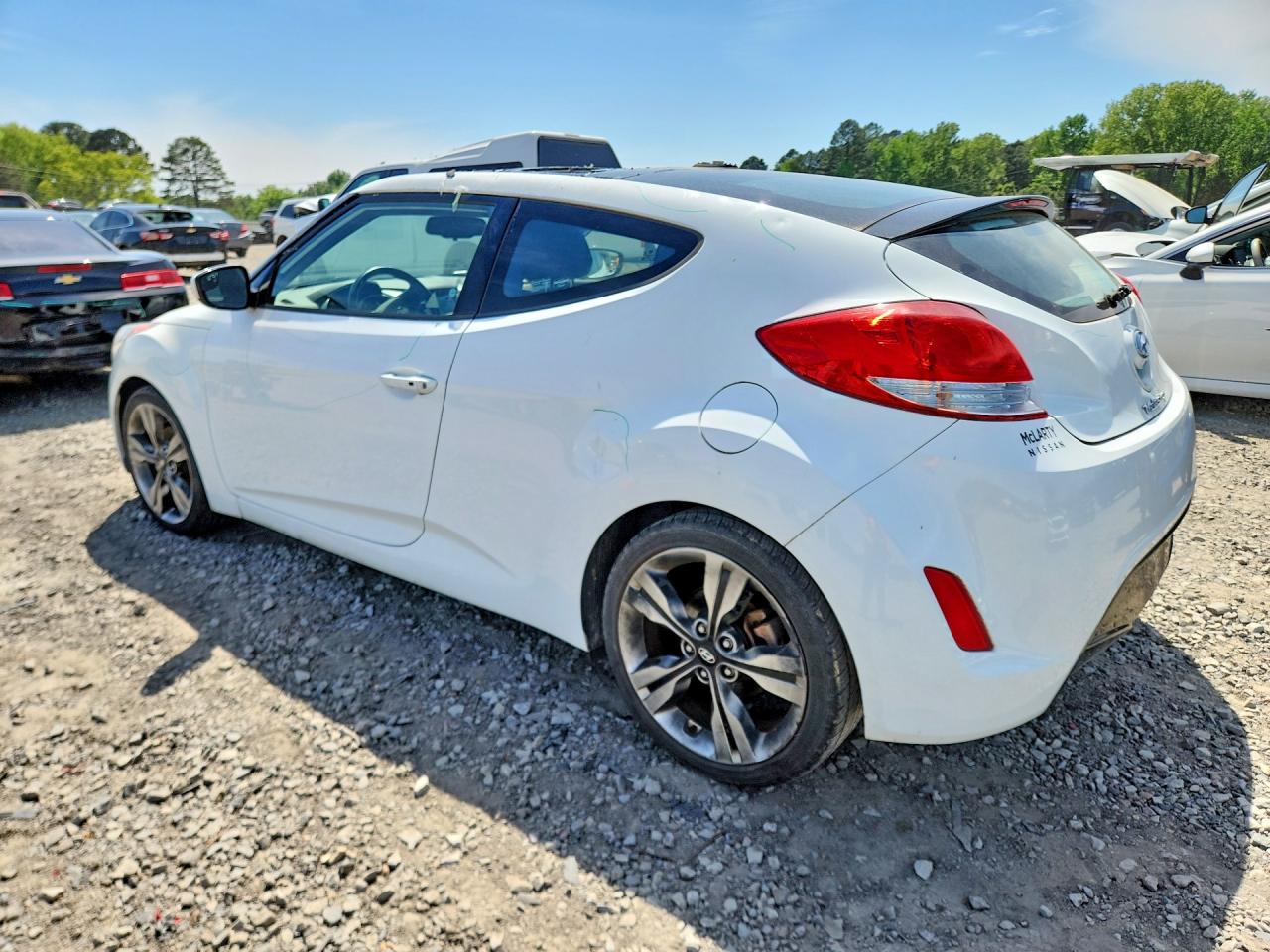 2017 Hyundai Veloster v VIN KMHTC6AD7HU320554 photo 2