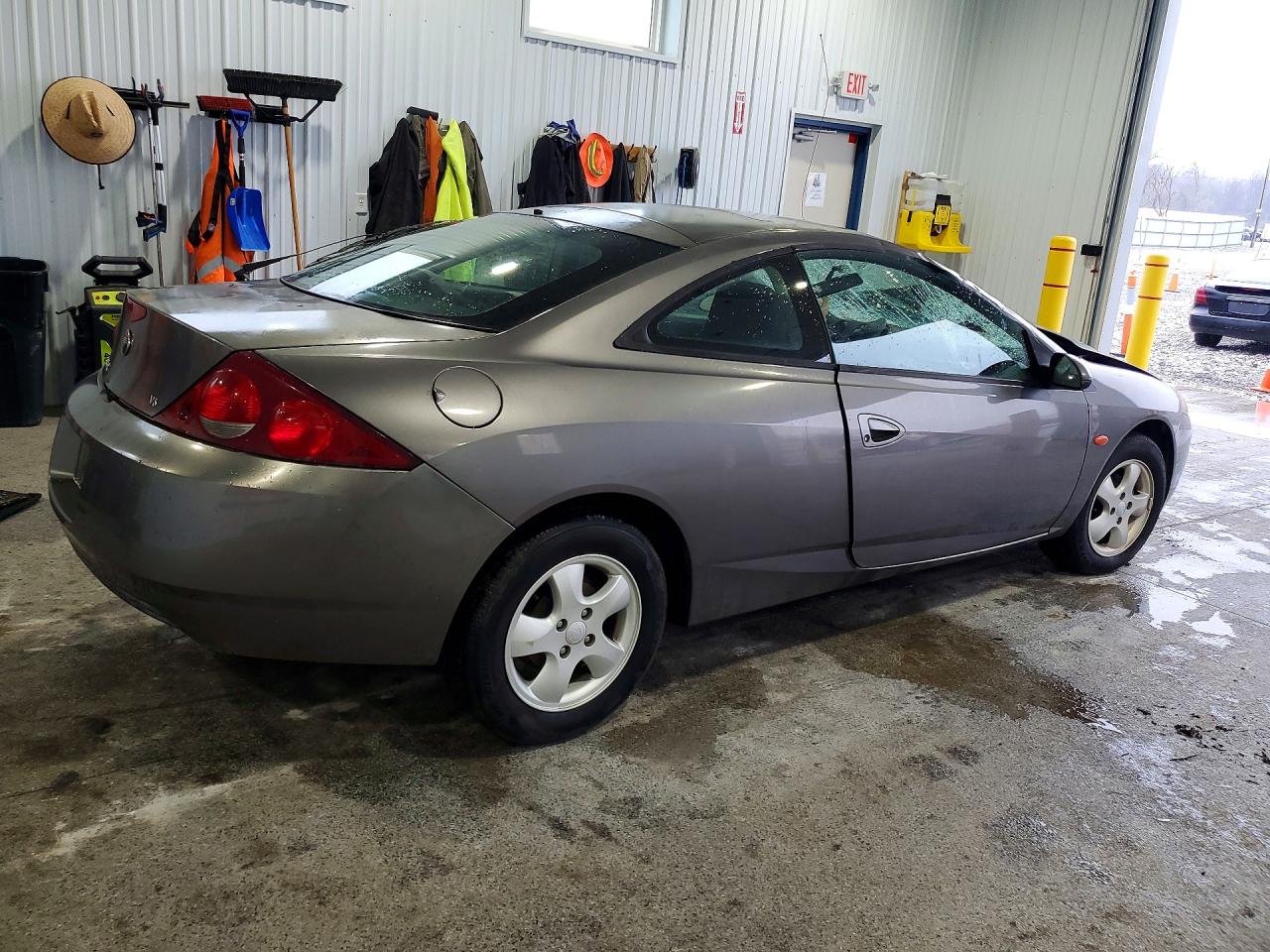 2001 Mercury Cougar VIN 1ZWFT61L815616197 photo 3
