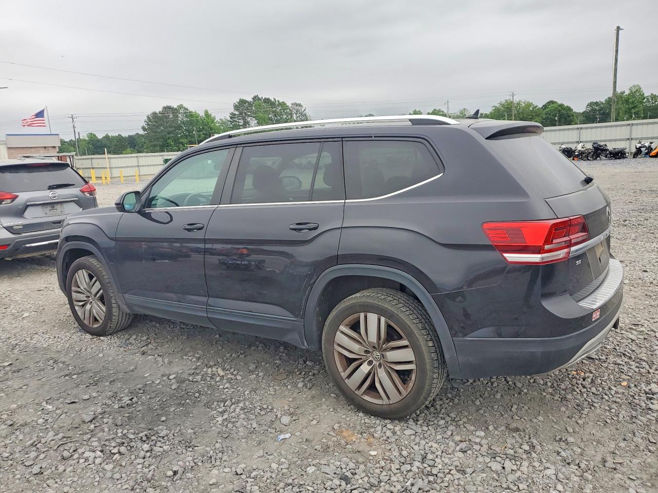 2019 Volkswagen Atlas VIN 1V2UR2CA0KC588666 photo 2