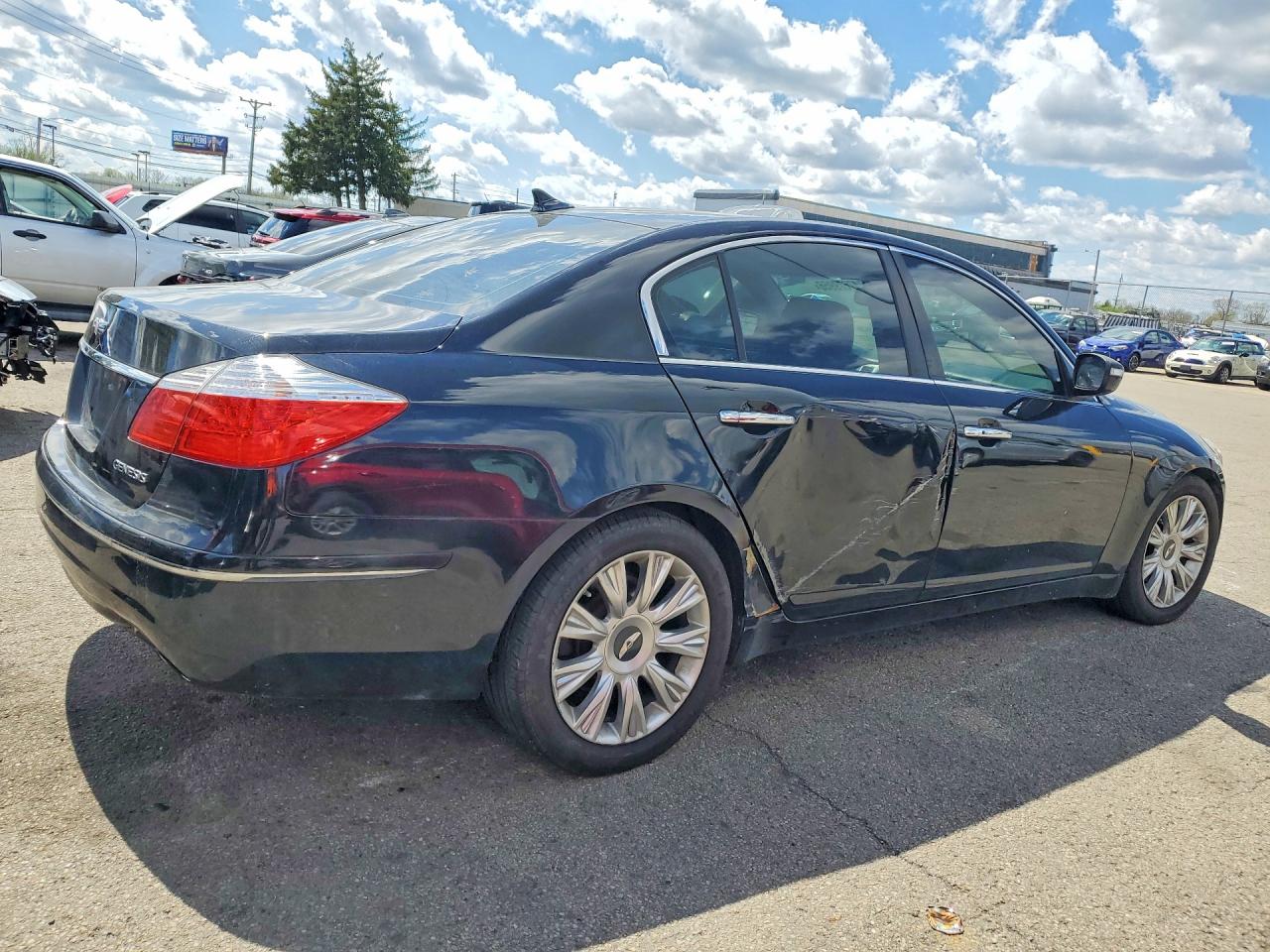 2009 Hyundai Genesis VIN KMHGC46E89U043048 photo 3