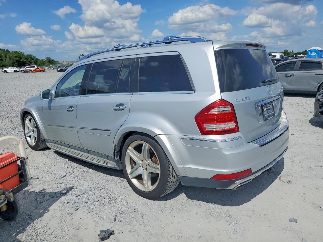 2011 Mercedes-Benz Gl-class VIN 4JGBF8GE1BA742892 photo 2