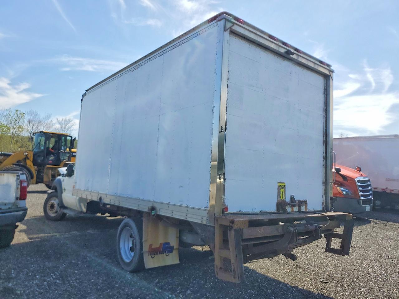 2016 Ford F550 VIN 1FDUF5GT8GEB62917 photo 2