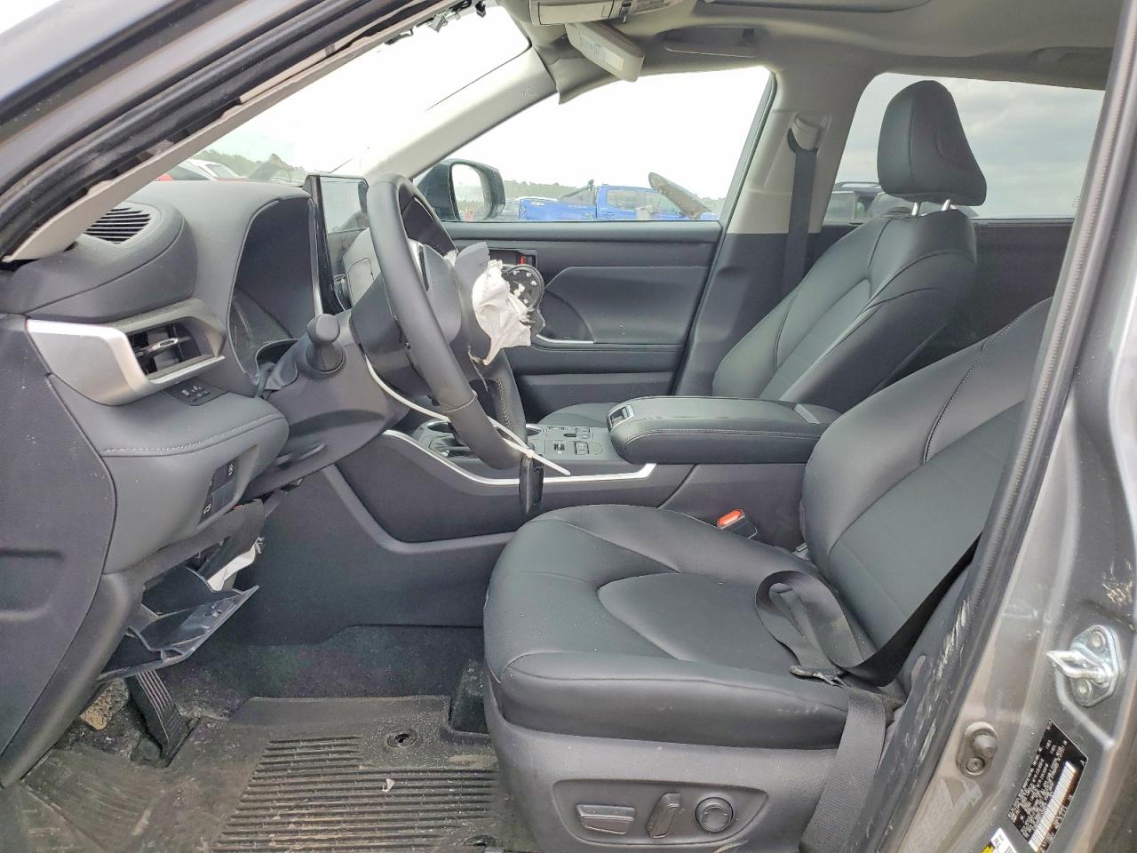 2026 Toyota Highlander VIN 5TDKDRBH6TS598522 photo 7