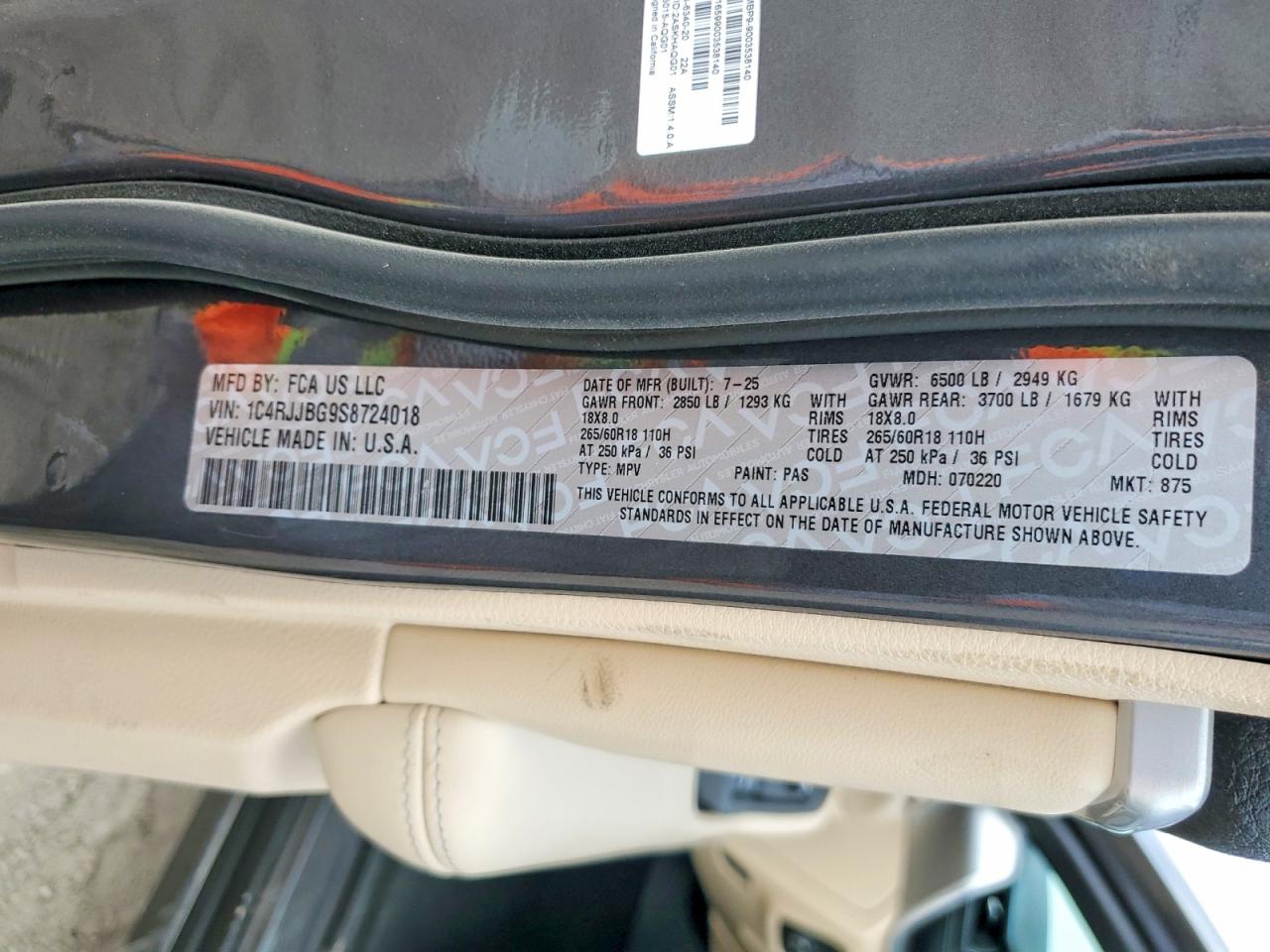 2025 Jeep Cherokee VIN 1C4RJJBG9S8724018 photo 12