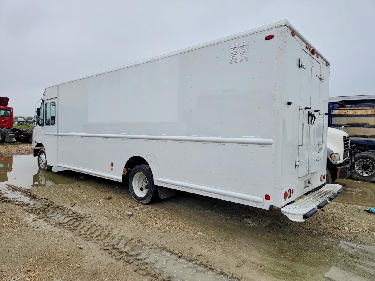 2008 FREIGHTLINER All other VIN 4UZAAPDU88CZ03929 photo 2
