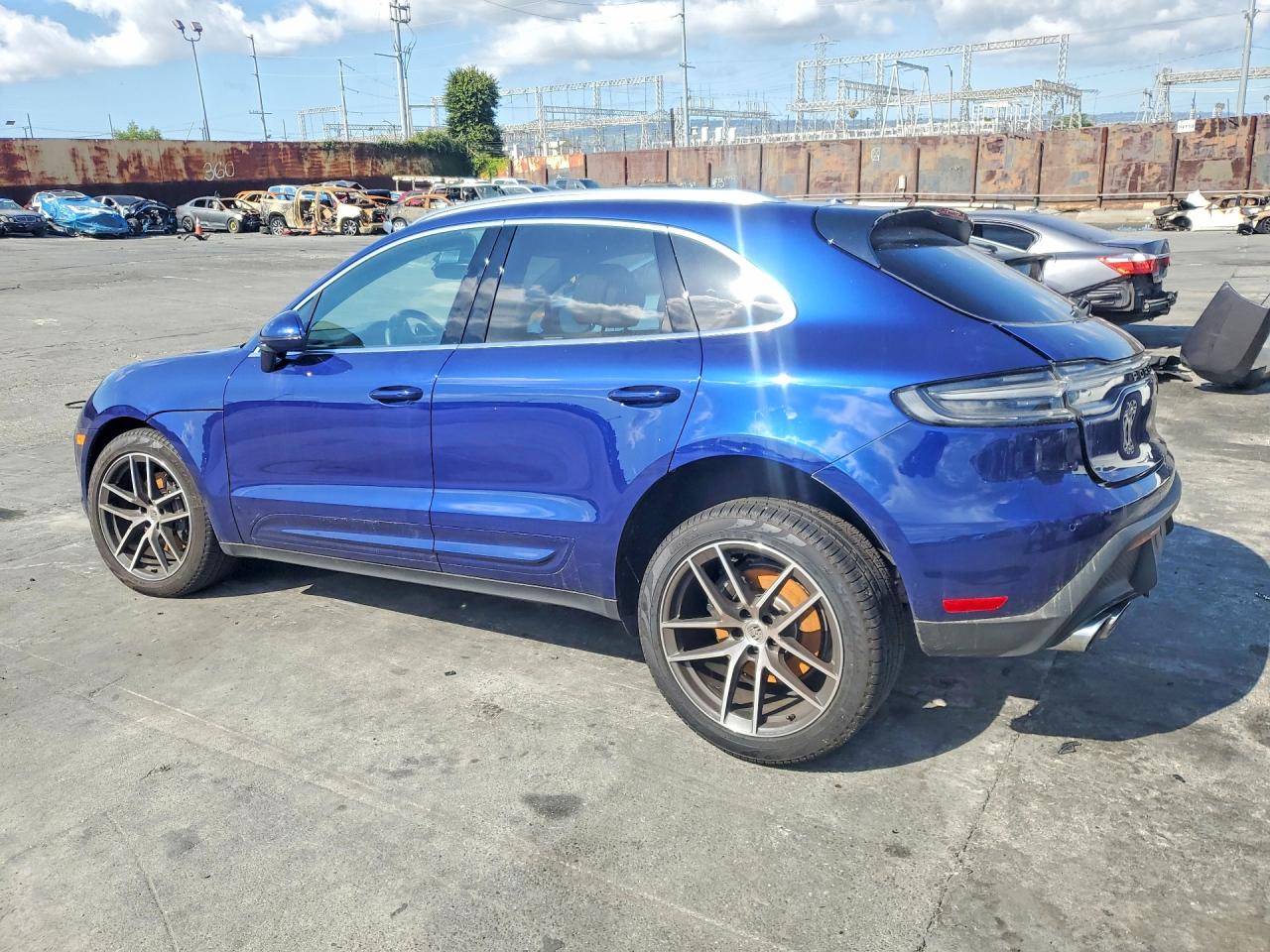 2026 Porsche Macan VIN WP1AA2A59TLB00140 photo 2