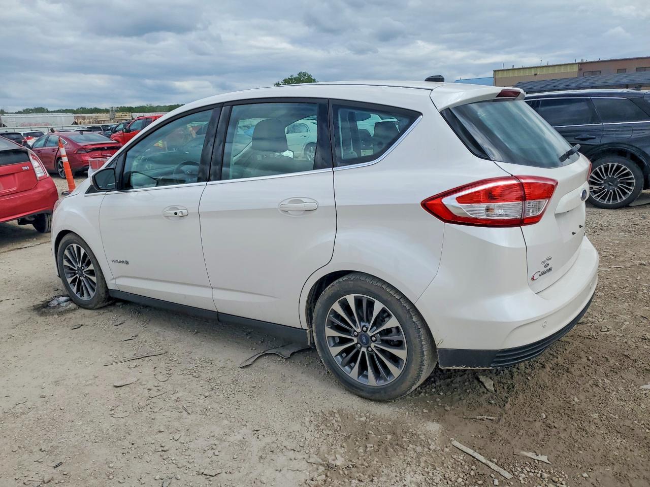 2017 Ford Cmax VIN 1FADP5DU3HL111469 photo 2