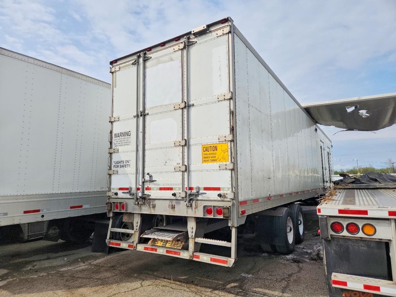 2015 UTILITY All models VIN 1UYVS2482FM409003 photo 4