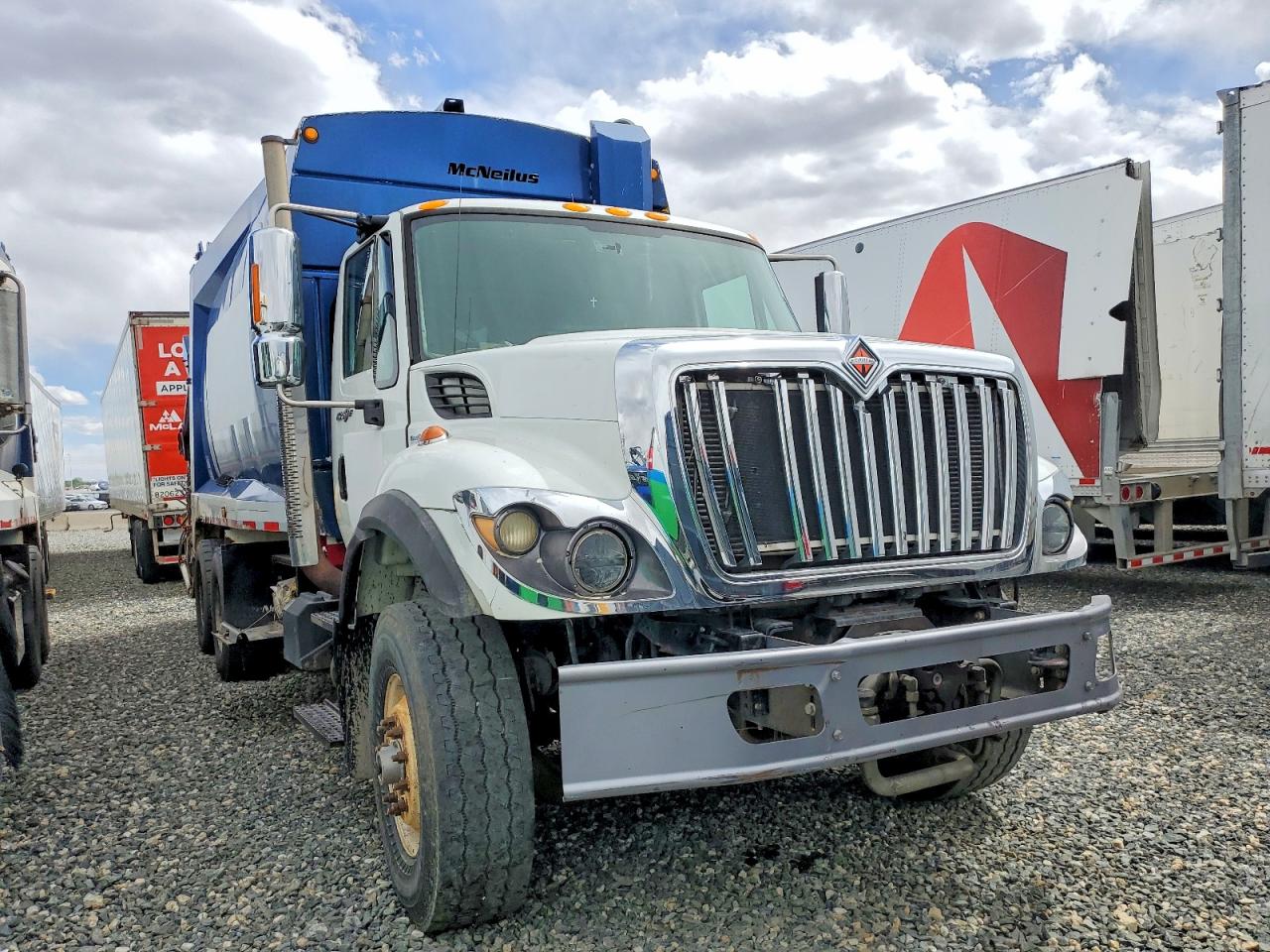 2011 International All other VIN 1HTWGAAT9BJ315318 photo 1