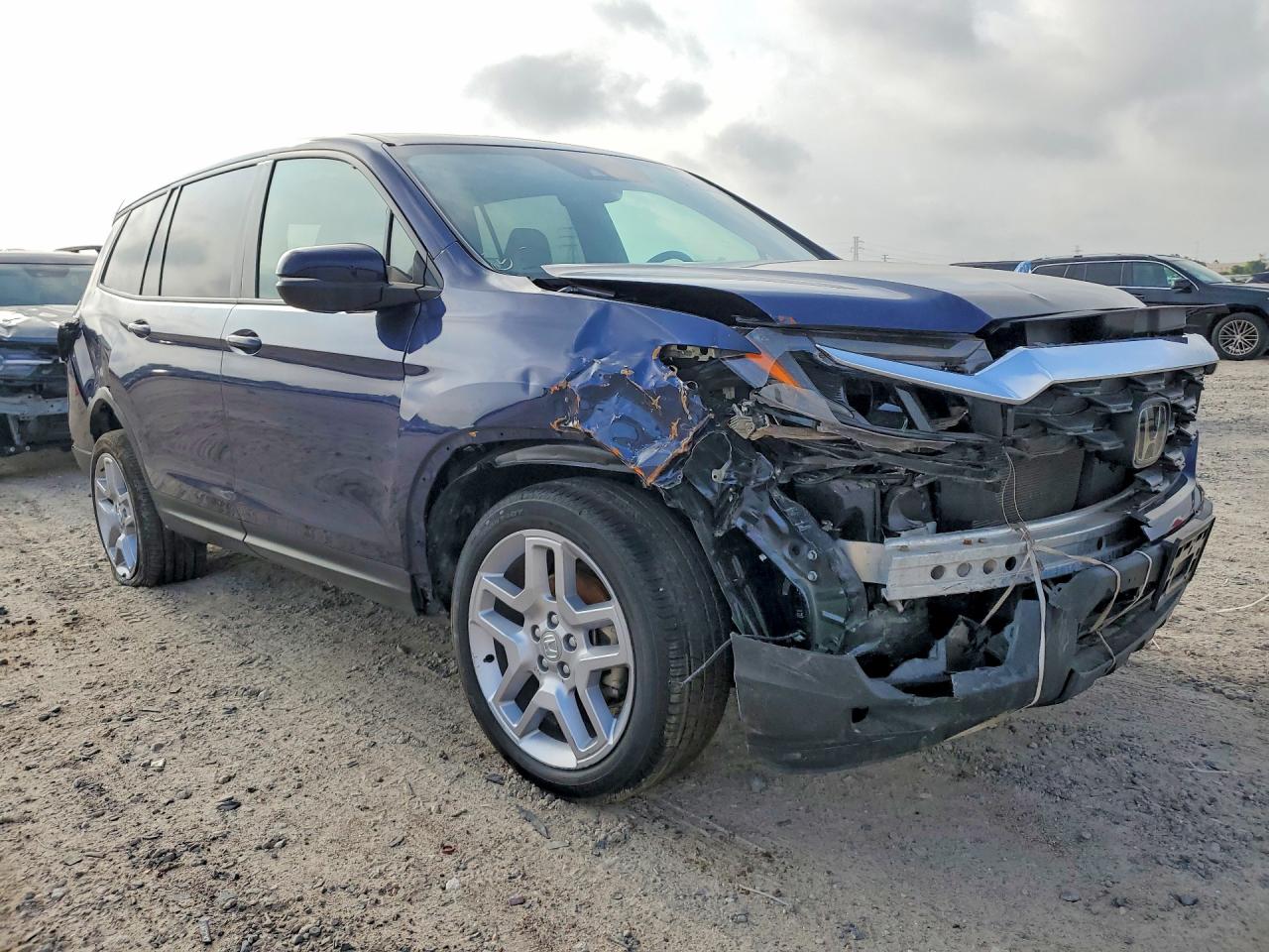 2024 Honda Passport VIN 5FNYF8H56RB012703 photo 4
