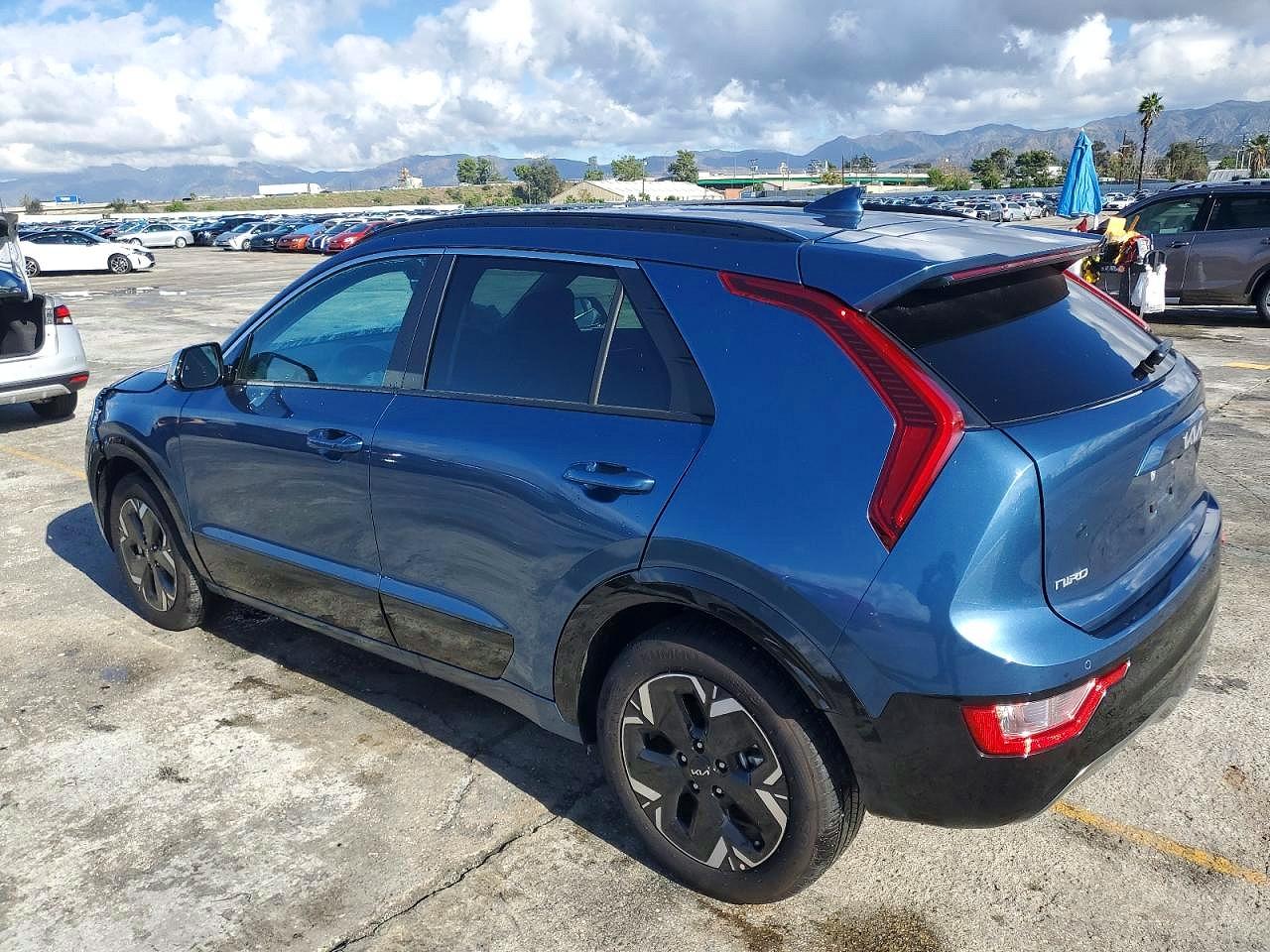 2025 Kia Niro VIN KNDCR3L18S5145219 photo 2